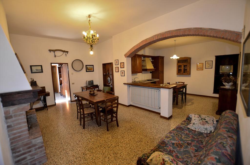 Agriturismo Poggio Ai Grilli Gambassi Terme Zimmer foto