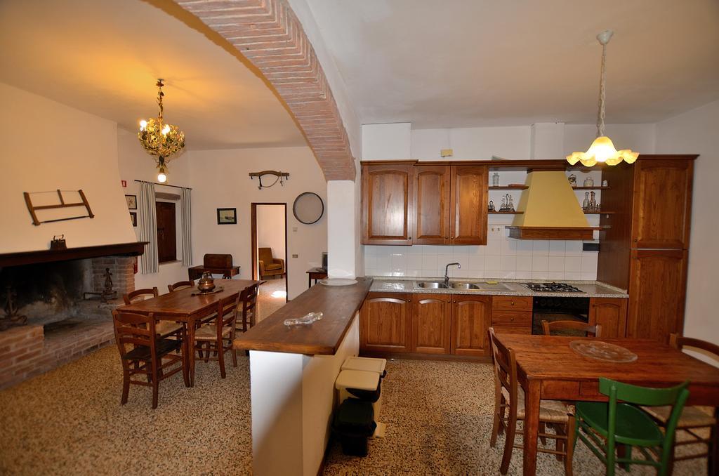 Agriturismo Poggio Ai Grilli Gambassi Terme Zimmer foto