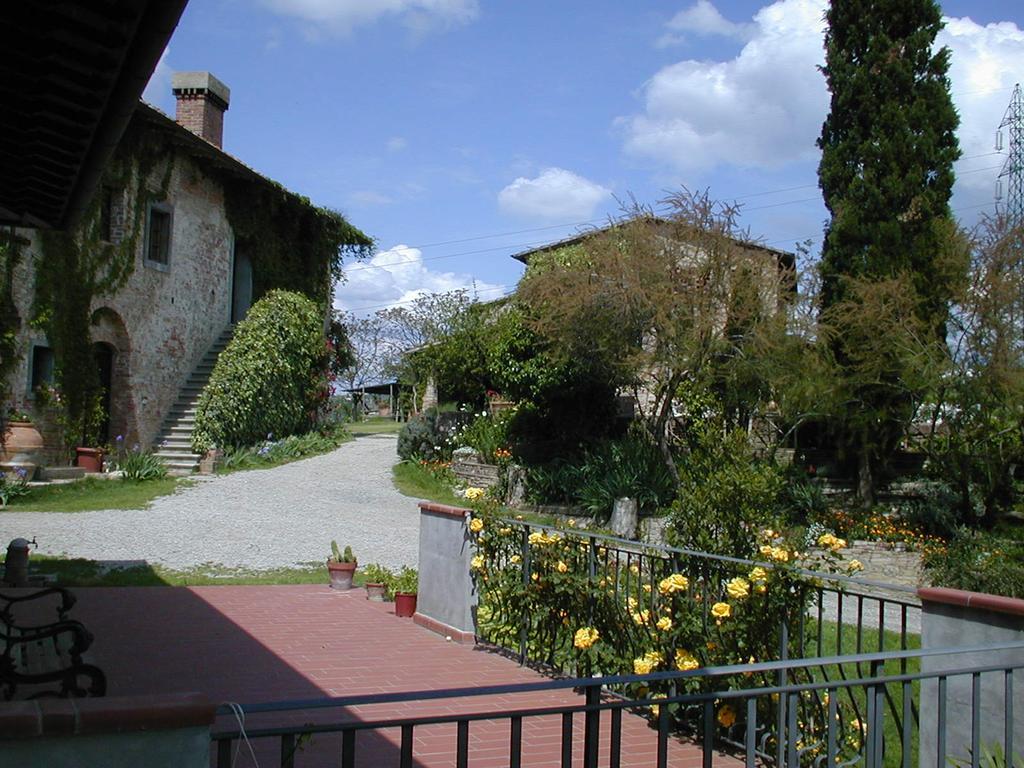 Villa Agriturismo Poggio Ai Grilli Gambassi Terme Exterior foto